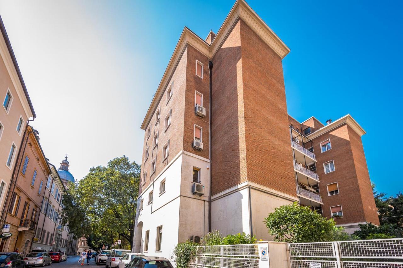 Altalena Sulla Piazza, Un Affaccio D'Eccezione Apartment Modena Exterior photo