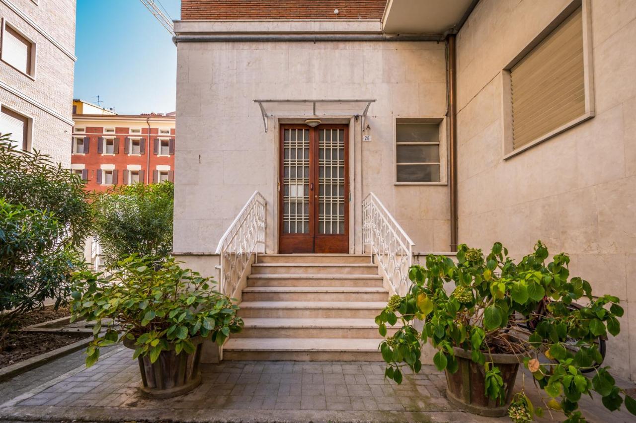 Altalena Sulla Piazza, Un Affaccio D'Eccezione Apartment Modena Exterior photo